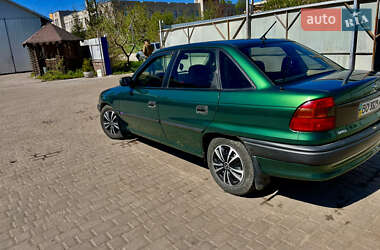 Седан Opel Astra 1996 в 