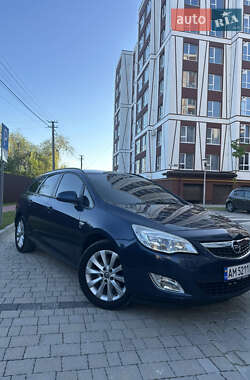 Універсал Opel Astra 2012 в Івано-Франківську