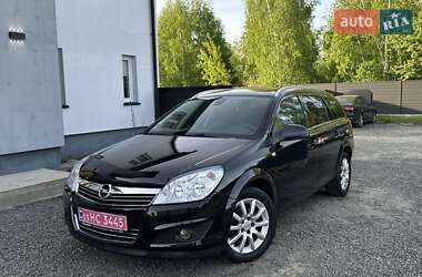 Універсал Opel Astra 2010 в Маневичах