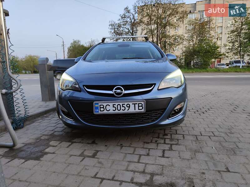Универсал Opel Astra 2012 в Дрогобыче