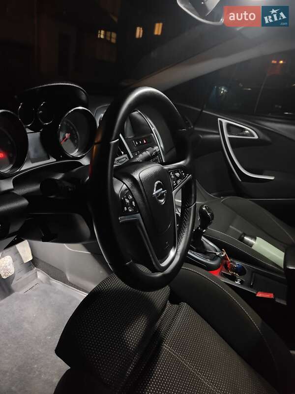 Универсал Opel Astra 2012 в Дрогобыче