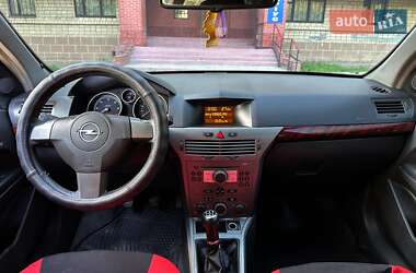 Хетчбек Opel Astra 2004 в 