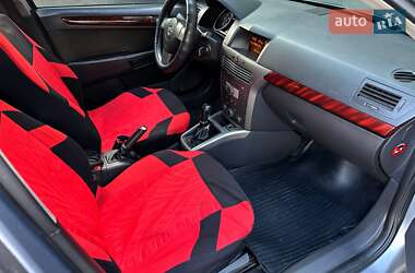 Хетчбек Opel Astra 2004 в 