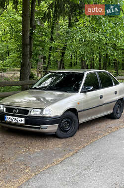 Седан Opel Astra 2000 в Іллінцях