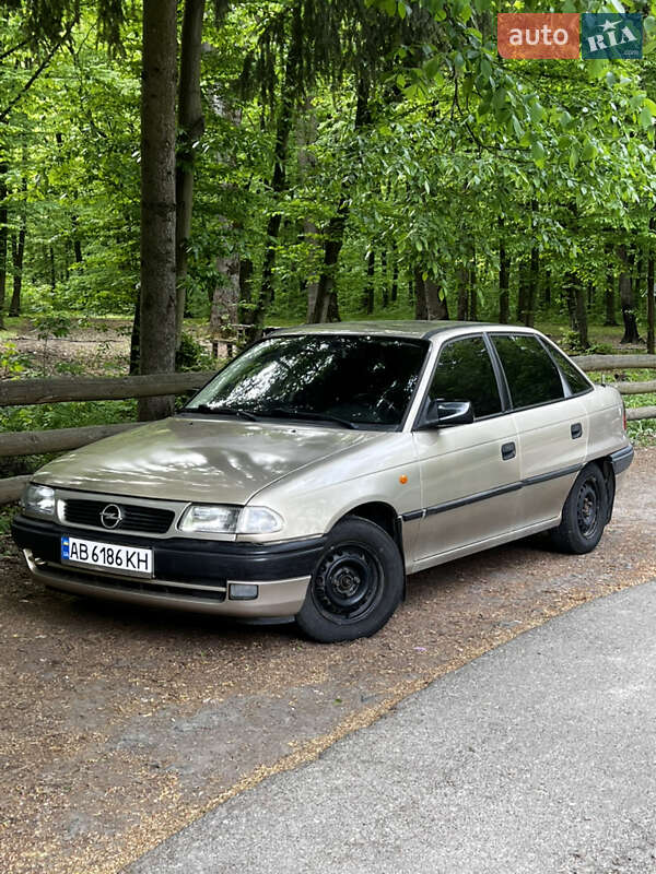 Седан Opel Astra 2000 в 