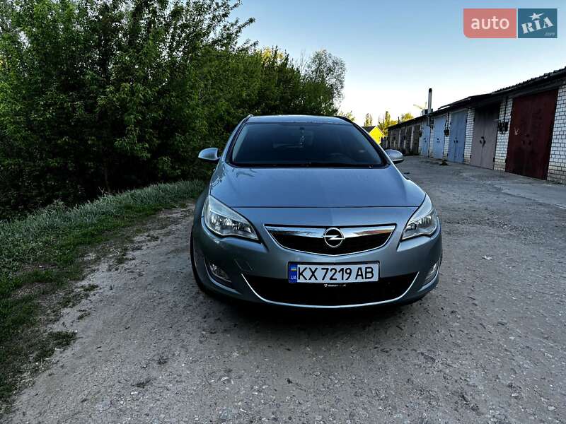 Opel Astra 2011