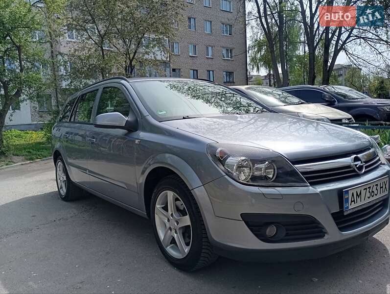 Універсал Opel Astra 2005 в Звягелі