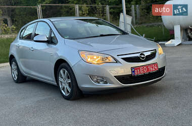 Хетчбек Opel Astra 2010 в 