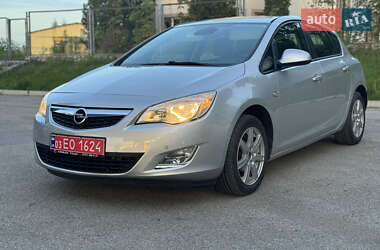 Хетчбек Opel Astra 2010 в 