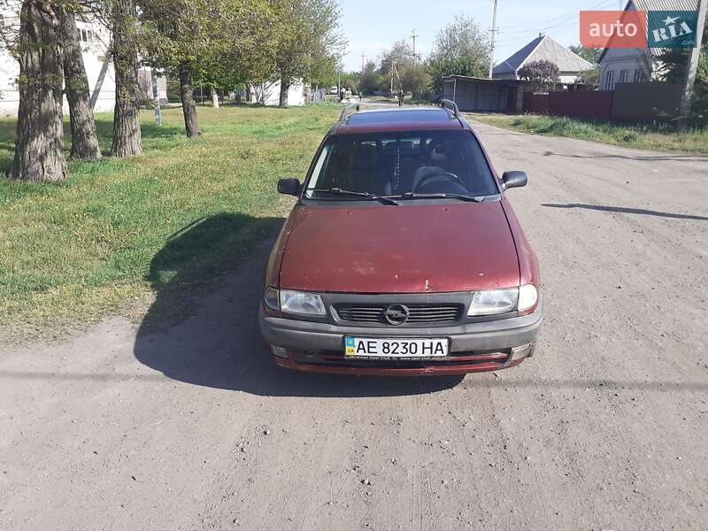 Універсал Opel Astra 1995 в Дніпрі
