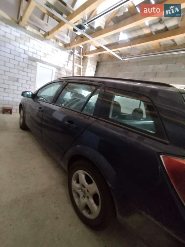 Универсал Opel Astra 2007 в Верхнем Быстром