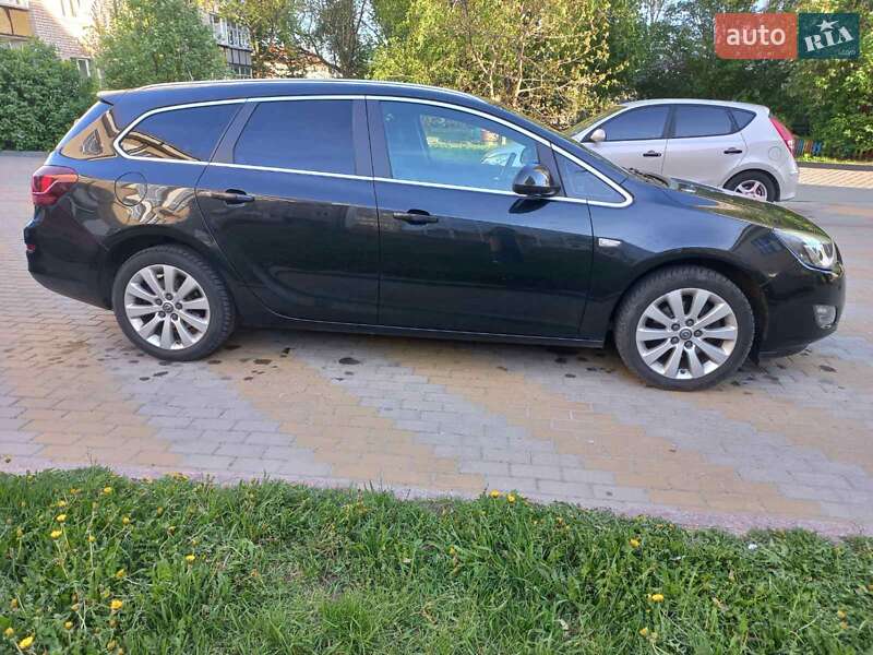 Универсал Opel Astra 2012 в Звягеле