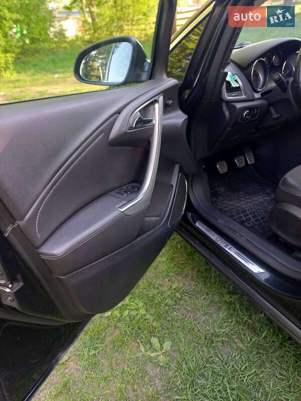 Универсал Opel Astra 2012 в Звягеле