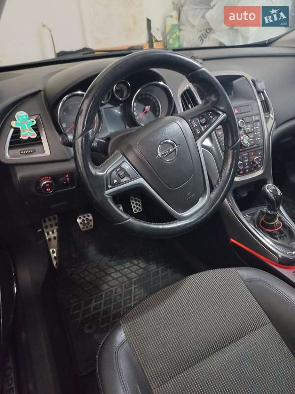 Универсал Opel Astra 2012 в Звягеле