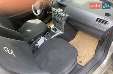 Універсал Opel Astra 2011 в 