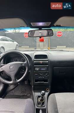 Седан Opel Astra 2006 в 