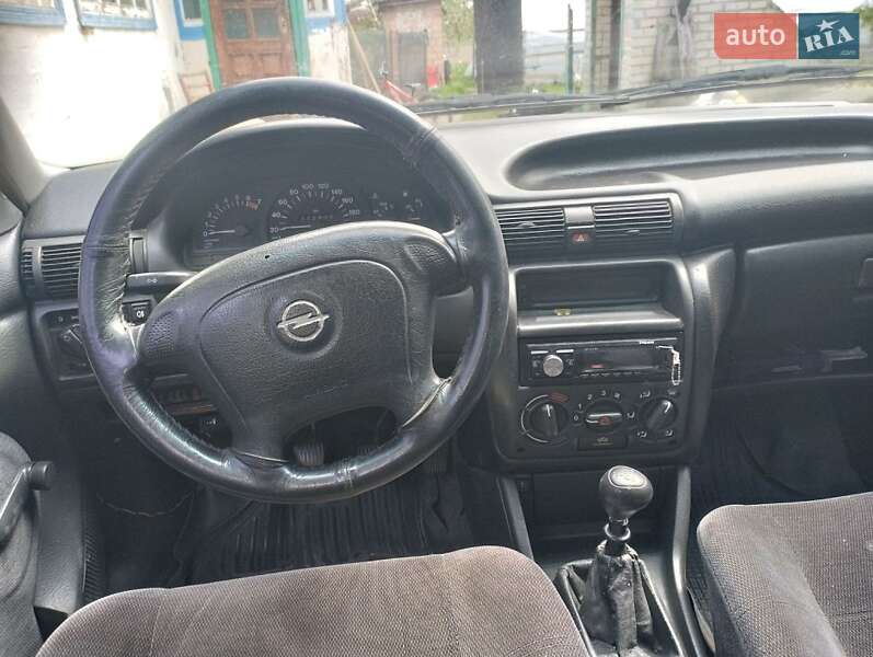 Седан Opel Astra 1993 в Калиновке