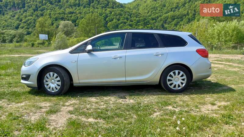 Универсал Opel Astra 2014 в Хусте