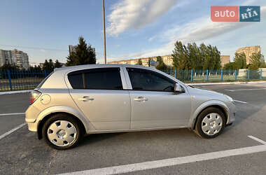 Хетчбек Opel Astra 2012 в 