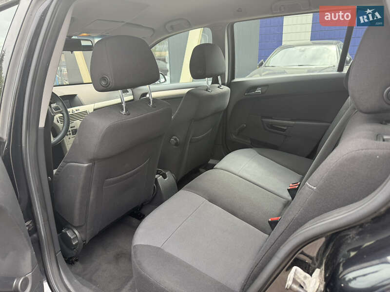 Універсал Opel Astra 2008 в Рівному