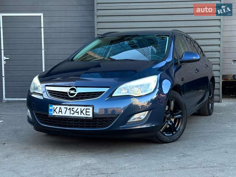 Універсал Opel Astra 2011 в Києві