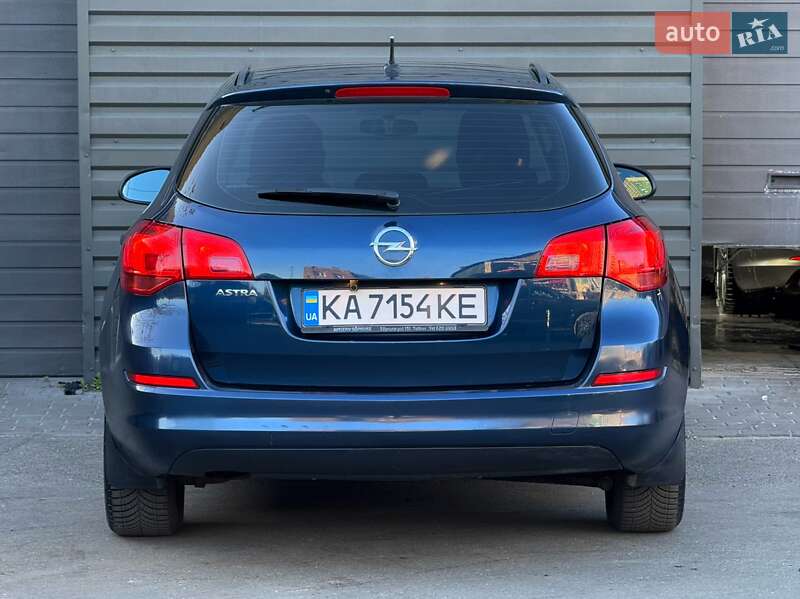 Універсал Opel Astra 2011 в Києві