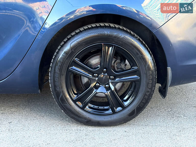 Універсал Opel Astra 2011 в Києві