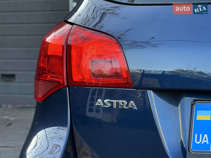 Універсал Opel Astra 2011 в Києві