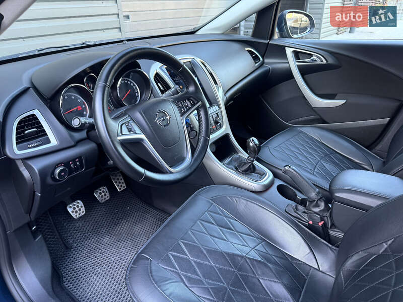 Універсал Opel Astra 2011 в Києві