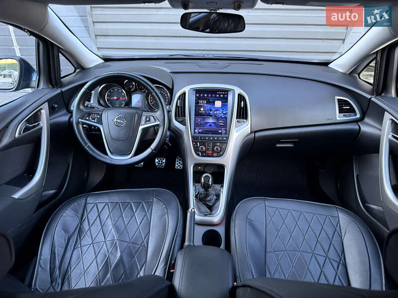 Універсал Opel Astra 2011 в Києві