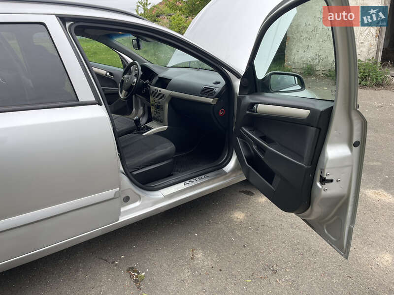 Універсал Opel Astra 2008 в Тернополі