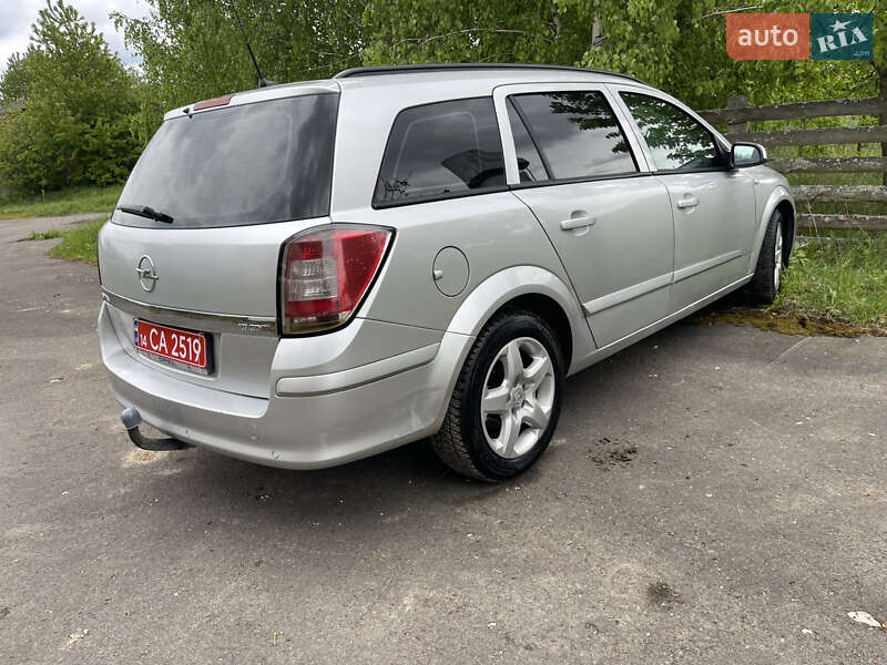 Універсал Opel Astra 2008 в Тернополі