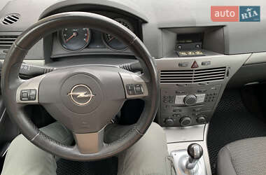 Хэтчбек Opel Astra 2006 в 