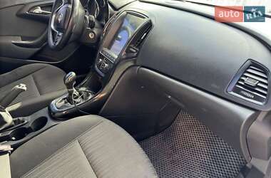 Универсал Opel Astra 2012 в 