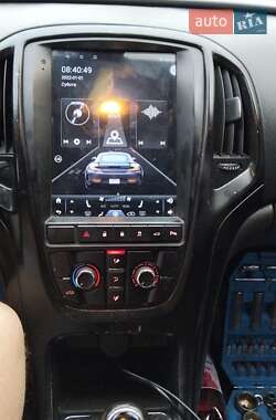 Универсал Opel Astra 2012 в 