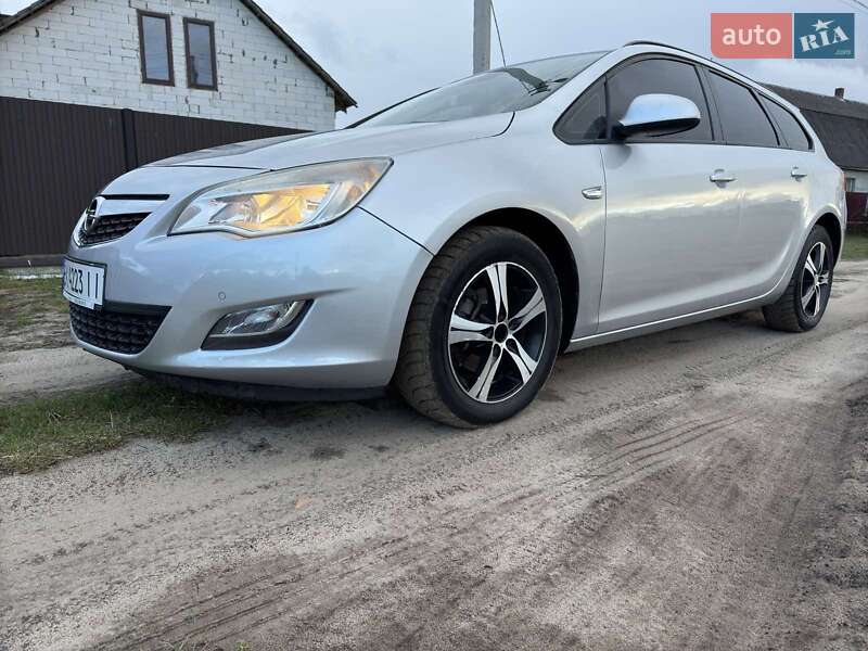 Универсал Opel Astra 2012 в 