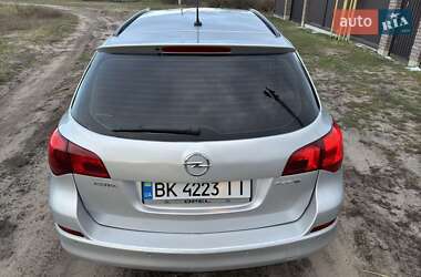 Универсал Opel Astra 2012 в 