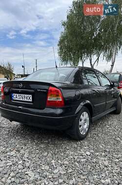 Седан Opel Astra 2006 в 