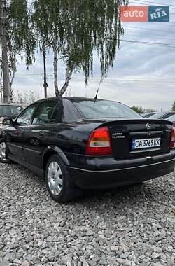Седан Opel Astra 2006 в 