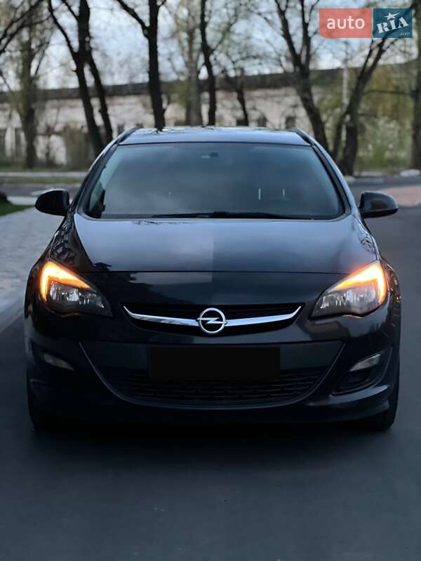 Універсал Opel Astra 2012 в 