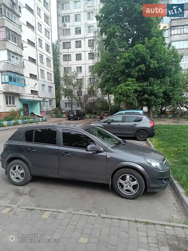 Хэтчбек Opel Astra 2010 в Житомире