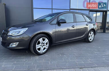 Універсал Opel Astra 2011 в Івано-Франківську