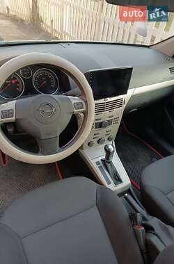 Хэтчбек Opel Astra 2008 в 