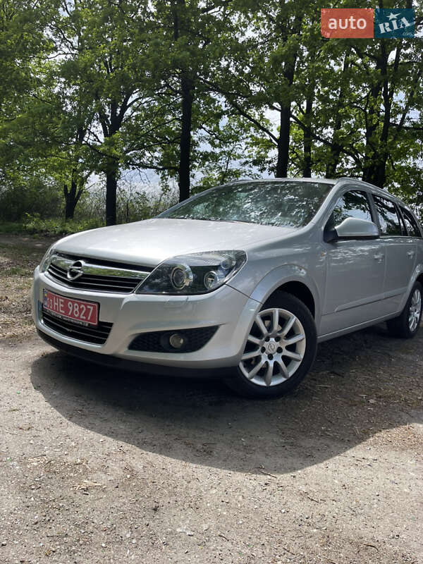 Универсал Opel Astra 2010 в 