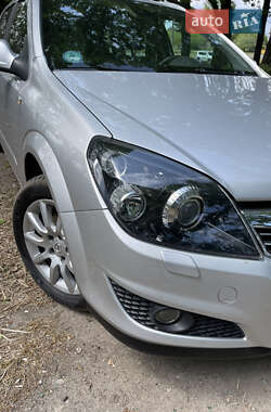 Универсал Opel Astra 2010 в 