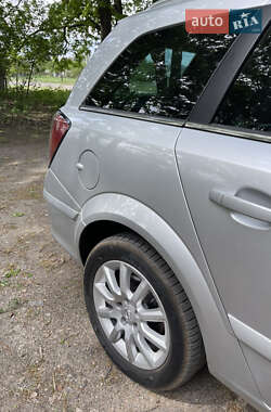 Универсал Opel Astra 2010 в 
