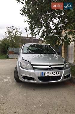 Хэтчбек Opel Astra 2004 в 