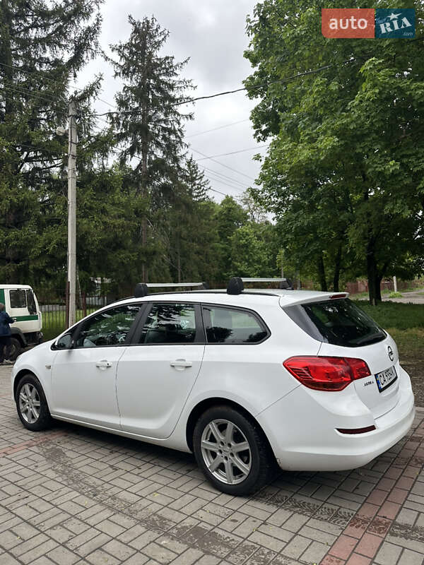 Універсал Opel Astra 2011 в Смілі