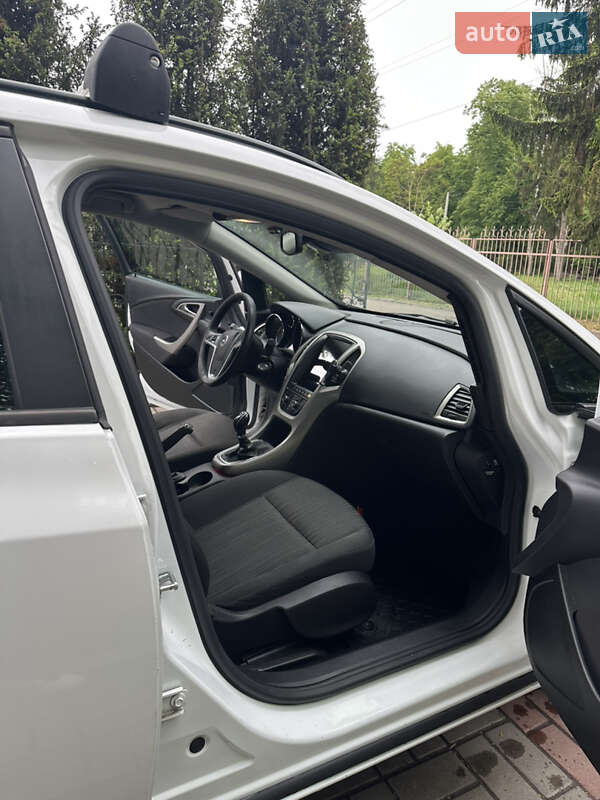 Універсал Opel Astra 2011 в Смілі