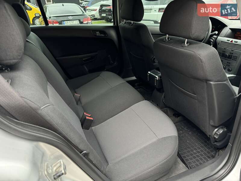 Универсал Opel Astra 2013 в Виннице